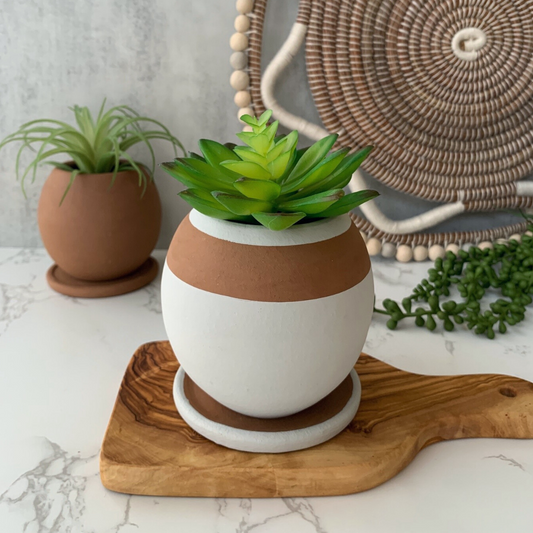 "Be Round" Small ceramic planter w/drainage plate - Gray Sand/Terracotta