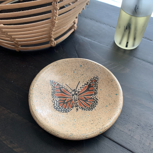 Monarch Butterfly Ceramic Ring Dish (Cream)